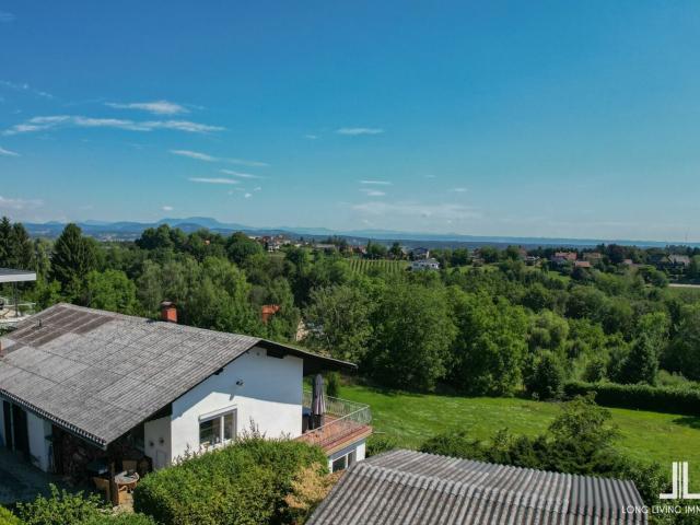 Leben mit Aussicht Helles Familienhaus mit Großem Potential in Bestlage