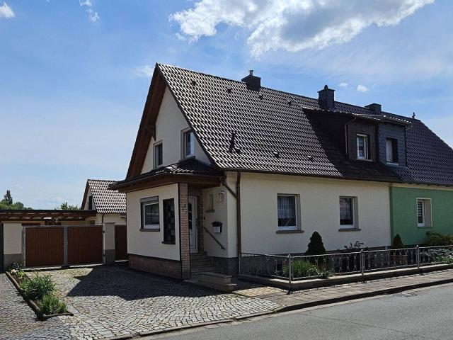 Leben mit Herz und Komfort – Charmante Doppelhaushälfte mit Wintergarten, großem Garten und Photovoltaikanlage in Erfurt Mitt