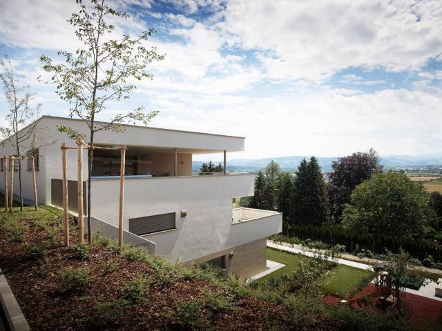 Lebensqualität pur: Ihre Gartenwohnung mit Blick bis zum Traunstein