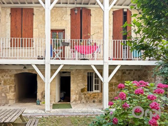 Lectoure, au centre historique, appartement de 74.40 m² avec. 74m² Lectoure