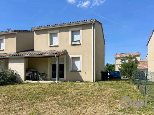Lectoure, non loin du centre ville, maison avec trois chambr. 83m² Lectoure