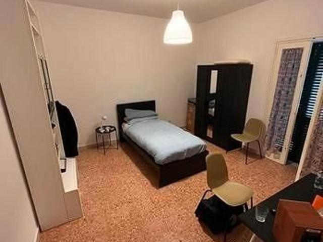 Lecce zona Via G. Argento 2 stanze singole 250/