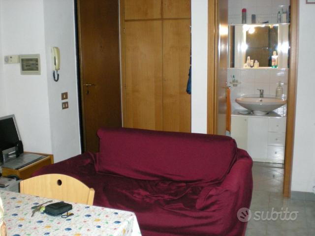 Lecce bilocale arredato + posto auto privato