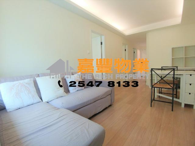 Lechler Court – Spacious bedroom and living room in famous school zone