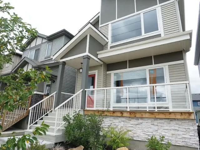 LEDUC GREEN FEATURES EXTRA UPGRADES BEAUTIFUL HOME DOUBLE GARAGE
