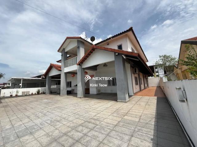 Ledang Heights 2.5 Storey Bungalow