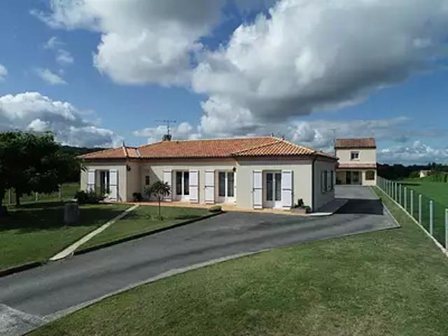 Lédat 47300 Achat / Vente maison 11 pièces t11 au dernier étage piscine