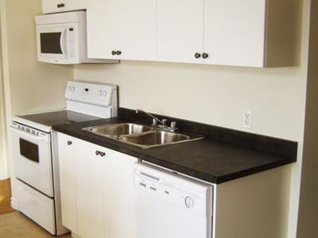 LEED on University 5 Bedroom Apartment for Rent at 116 University Ave W, Waterloo, ON N2L 3E2 Downtown Waterloo