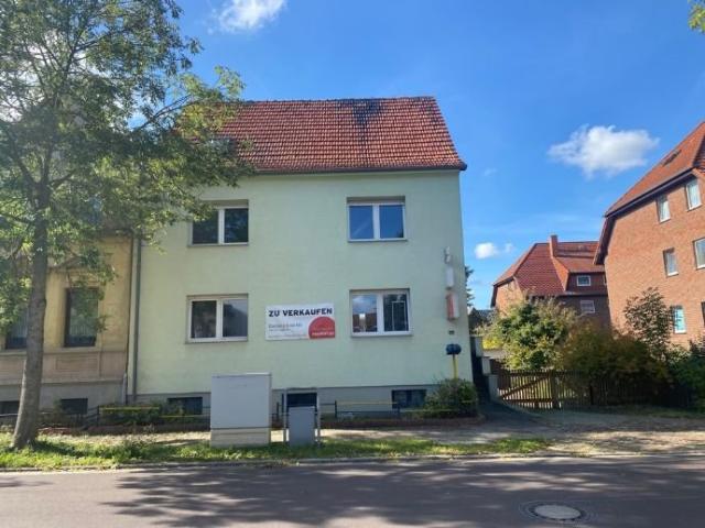 Leeres Haus und tolles Grundstück lassen Sie alle Ihre Wohnträume wahr werden !