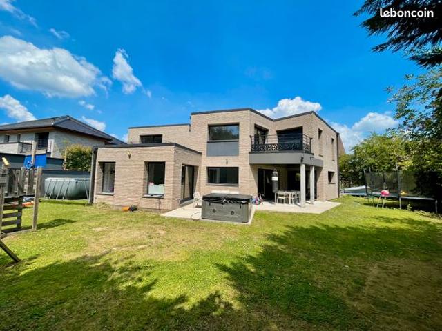 Leers maison cubique récente 220m² habitables sur une parcellde de 630m²