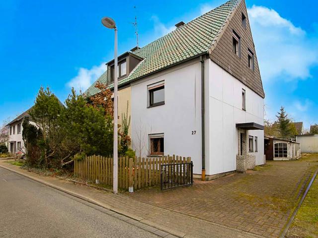 Leerstehendes Einfamilienhaus, ca. 100 m², mit Doppelgarage und Garten in Mülheim Saarn