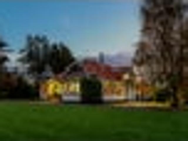Legacy Lifestyle on 1.54 ha in Town