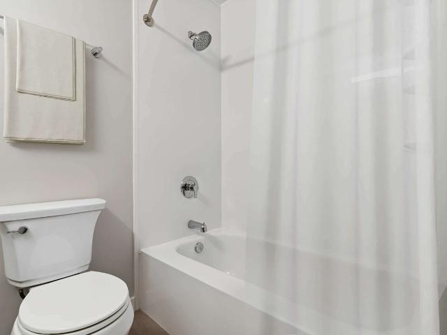 Legacy Tower 1 Bedroom Apartment for Rent at 2720 College Ave, Regina, SK S4T 1T9 Cathedral