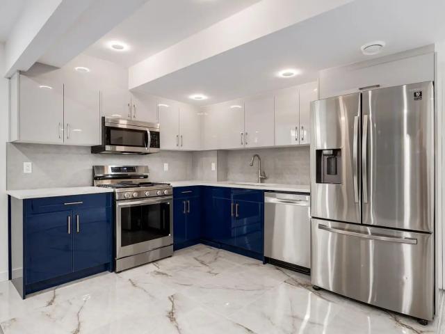 LEGAL Beautiful Basement Suite in Sherwood!