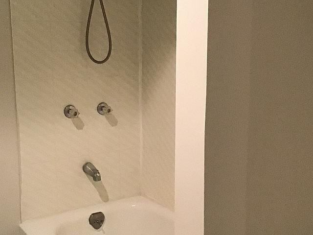 Legal Clean Quiet Basement Suite Close To Sunridge Lrt