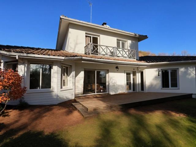 LEGE BOURG Maison Traditionnelle 163 m2 Sur un terrain de 1 960 m2