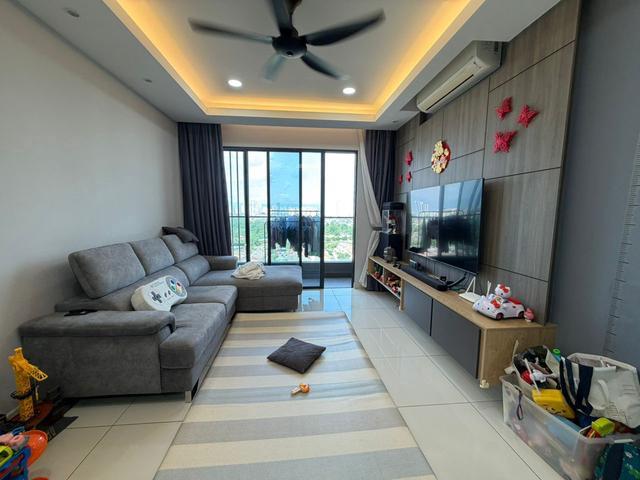 Legend Heights Condo 1350sf Corner 3 Parking Reno Cheap Kepong