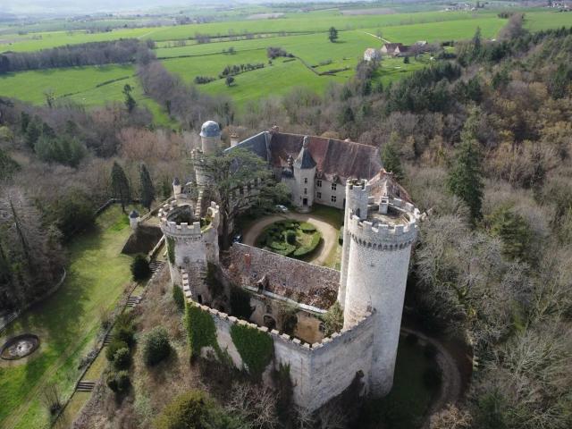 Legendaire Forteresse De Veauce Au Coeur De L'allier Mh. 3000m² Veauce