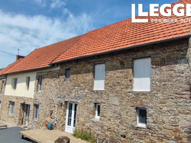 Leggett. Maison XVIIIe rénovée, 5 ch, 3 sdb, dépendances, 8000m², proche plages du Débarquement et commerces