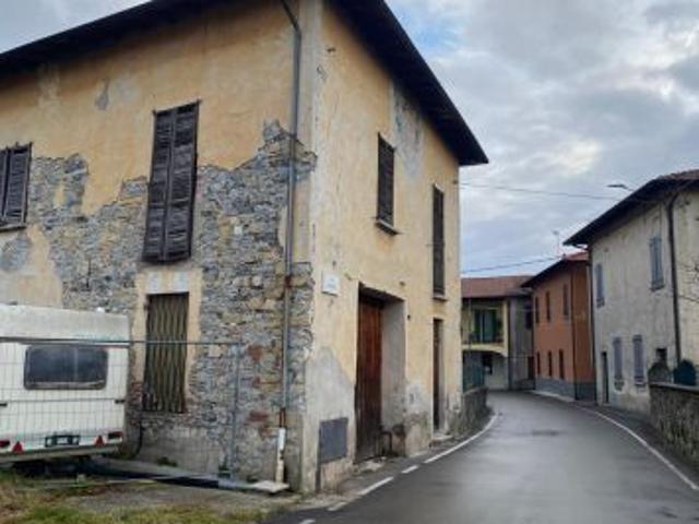 Leggiuno casa semindipendente con giardino