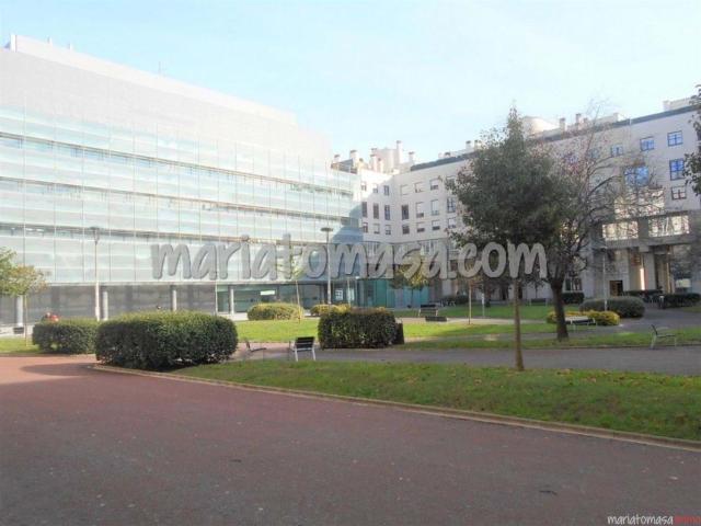 Leioa, junto al Centro Cívico, se vende oficina