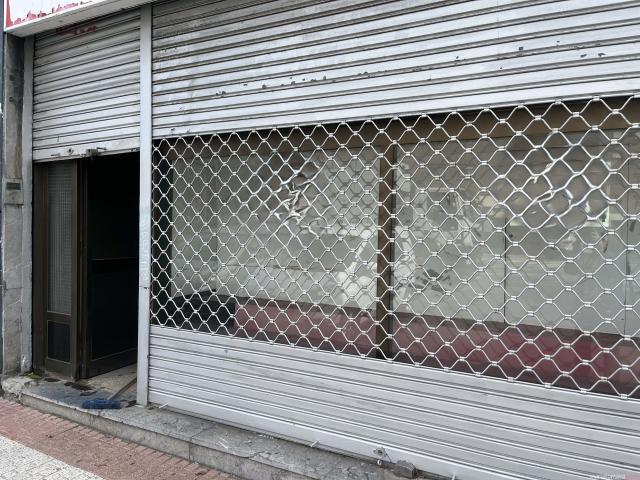 “Leioa Pinueta, se alquila local, junto al Instituto Artaza de Romo”