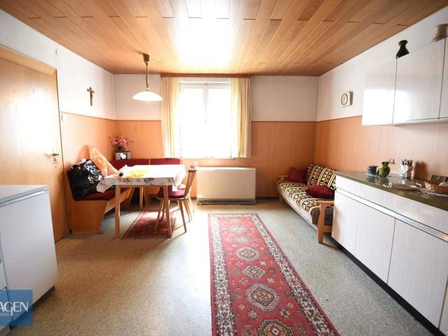 Leistbare und großzügige Altbauwohnung für Familien!