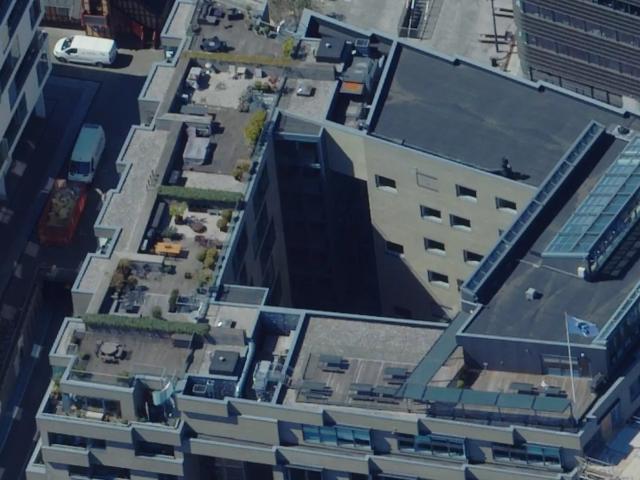 Lejemålet byder på en særdeles flot facade på ca. 20 meter med store udstillingsvinduer, der sikrer et fantastisk lysindfald