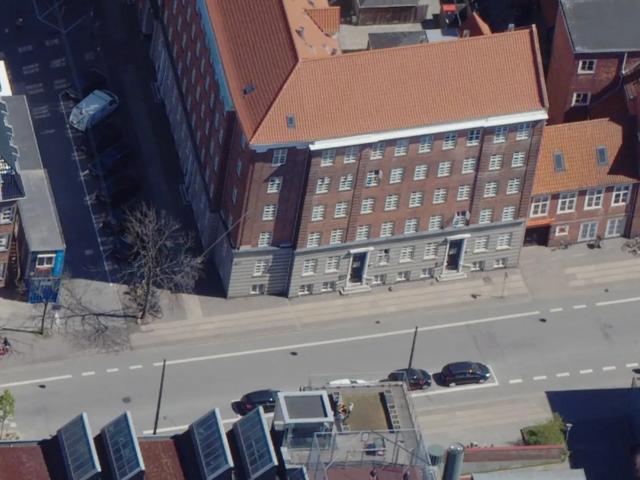 Lejemålet på Randersgade 68, st. tv. tilbyder en klassisk københavnsk ejendom i et roligt og attraktivt område på Østerbro