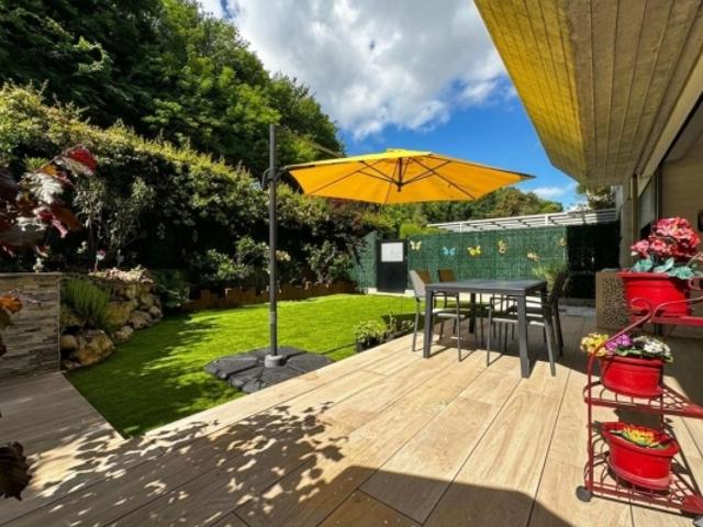 L'élégance d'une villa, le confort d'un appartement de standing Un véritable bijou 98,5 m² Carrez 103,73 m² utiles | 4 Pièces | Jardin & Terrasse de 70 m² |