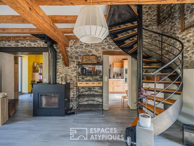 L'élégance minérale, Maison de village du XIXème siècle réinventée
