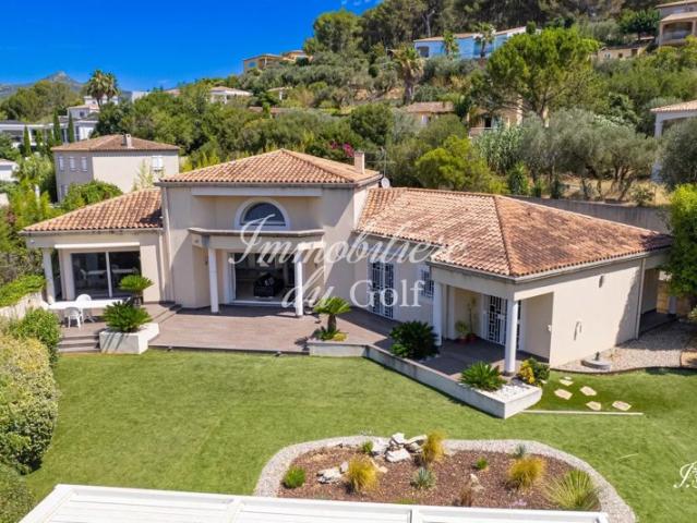 COEUR DE FAMILLE Villa T6 de 232 m² Terrain de 2000 m² Gar