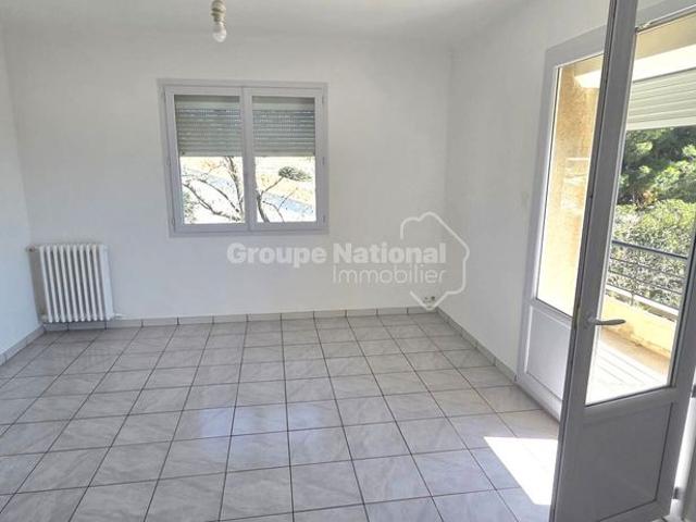 L'ESTAQUE! VUE MER pour ce bel appartement de type 3 de 68 m² avec balcon, garage 2 voitures, jardin, dépendances et une place de stationnement privative