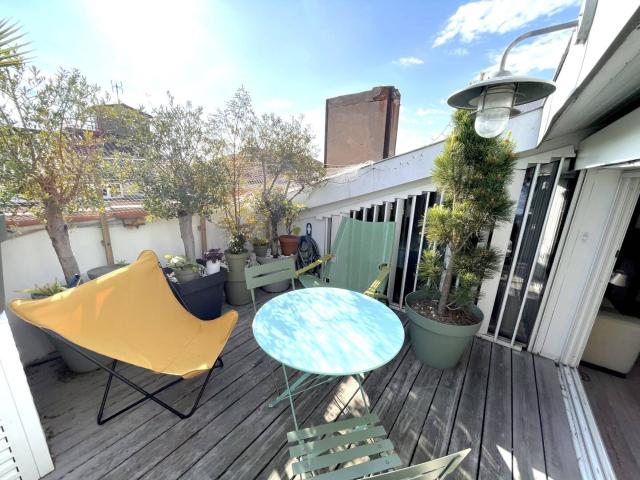 Les Carmes: T3bis avec terrasse tropézienne