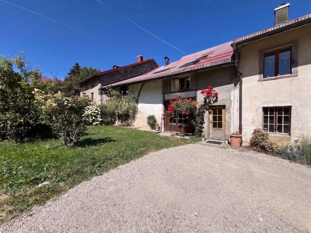 Les Charbonnières, ein altes Bauernhaus zur Renovierung von ca. 230 m² + 2 Zimmer Wohnung