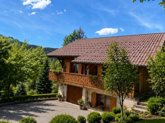 Les Chavannes, grand chalet avec terrain constructible