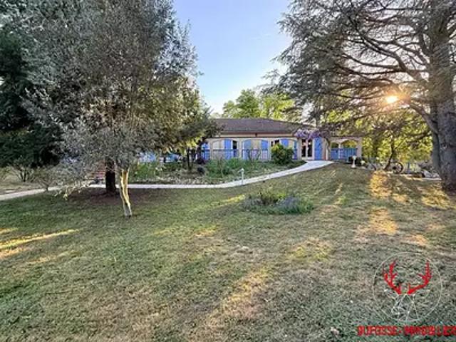 Les Chères 69380 Achat / Vente maison 8 pièces t8 au dernier étage piscine