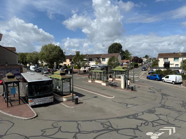 LES CLAYES SOUS BOIS CENTRE