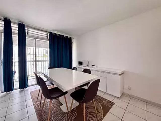 Les Abymes 97139 Location appartement 3 pièces t3 au dernier étage