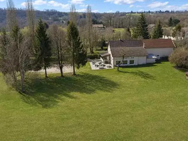 Les Abrets en Dauphiné 38490 Achat / Vente maison 10 pièces t10 jardin cave