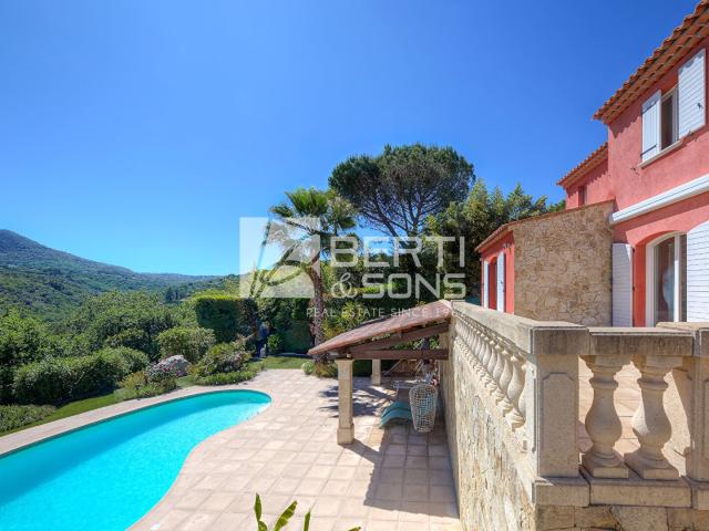LES ADRETS DE L'ESTEREL Très belle Villa provençale avec v. 160m² Les Adrets de l'Estérel