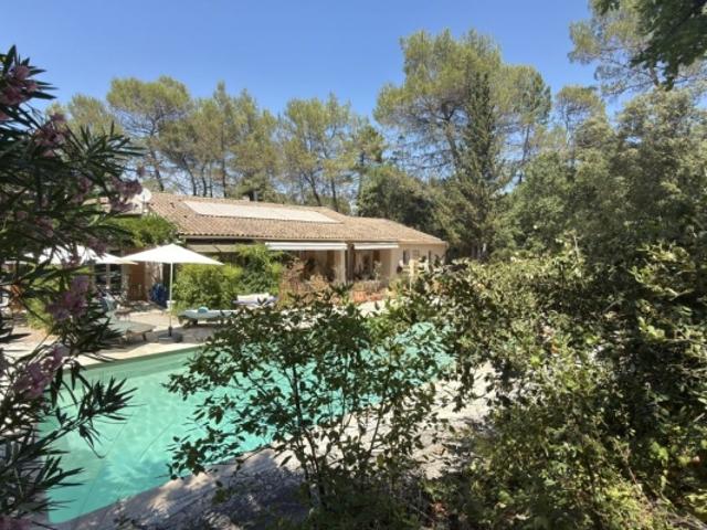 LES ARCS SUR ARGENS – Villa de plain pied de 210 m² avec pisc.
