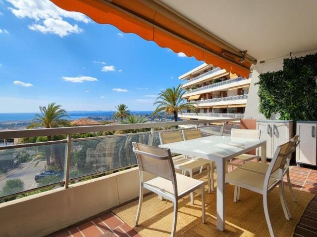 Les Belles Terres Un studio de 36 m² avec une grande terra. 36m² Nice