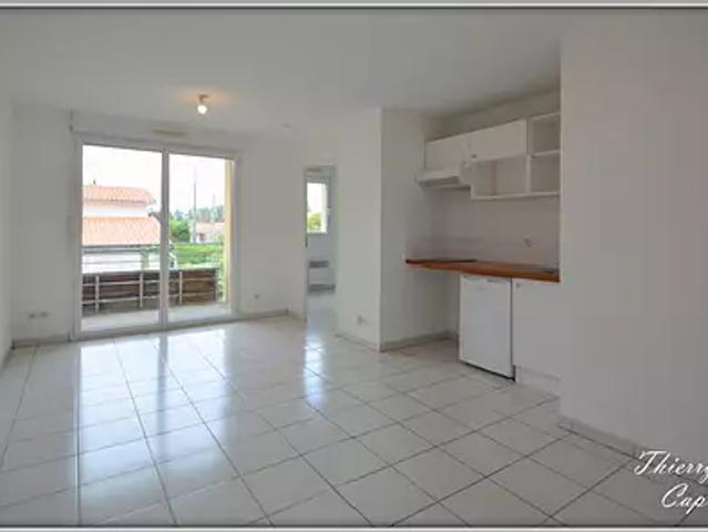 Les Billaux 33500 Achat / Vente appartement 2 pièces t2 au dernier étage piscine