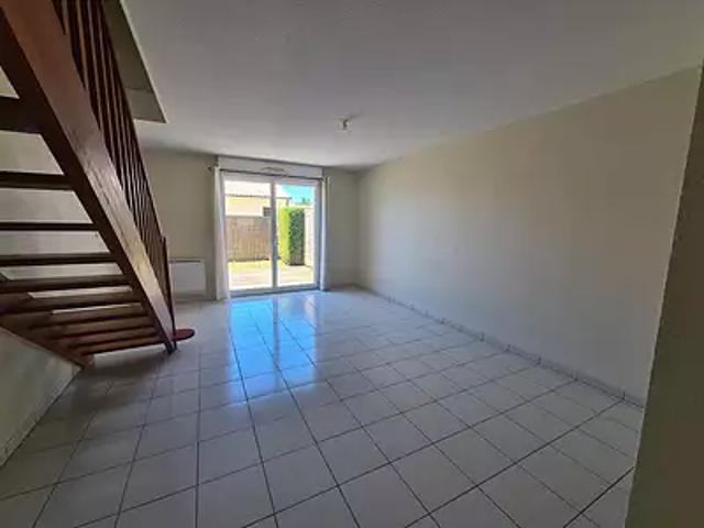 Les Billaux 33500 Location maison 3 pièces t3 parking