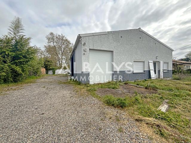 Les Billaux Grand garage avec fort potentiel