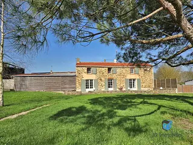 Les Brouzils 85260 Achat / Vente maison 6 pièces t6 terrasse parking