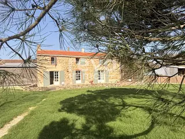 Les Brouzils 85260 Achat / Vente maison 8 pièces t8 terrasse