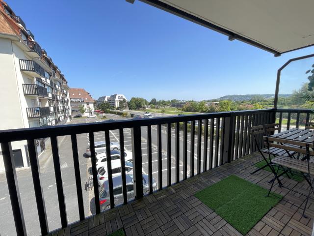 LES GALHAUBANS 2 PIECES AVEC BALCON RENOVÉ A NEUF !