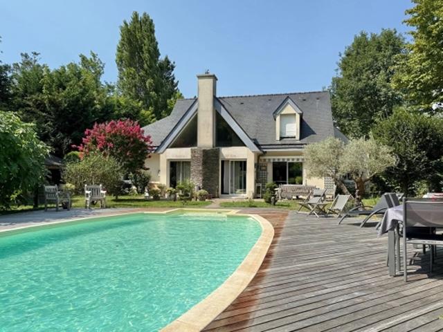 Les Garennes sur Loire – Maison familiale de 185 m² avec piscine sur un parc de 2 500 m²